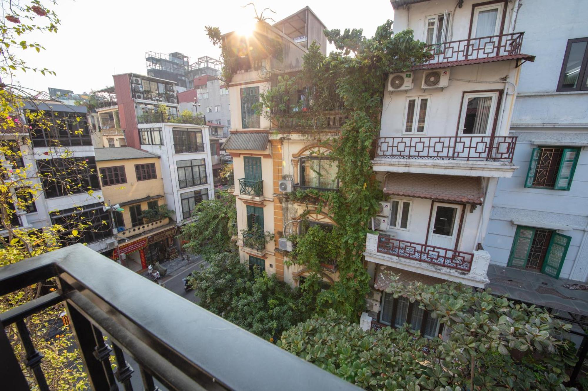 Madelise Adora Hotel & Travel Hanoi Buitenkant foto
